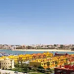 Luxury Apartment, Marina, & Pool