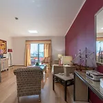 Luxury Apartment, Marina, & Pool *