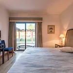 Luxury Apartment, Marina, & Pool Apartmán