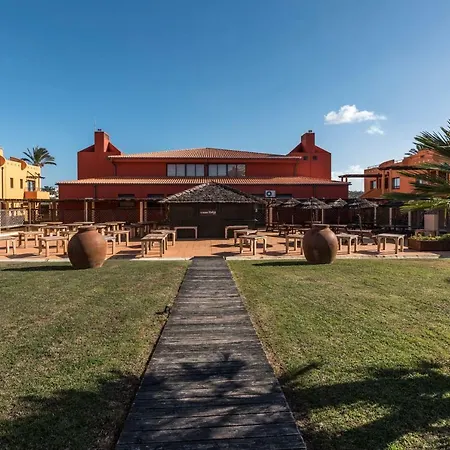 Luxury Apartment, Marina, & Pool *