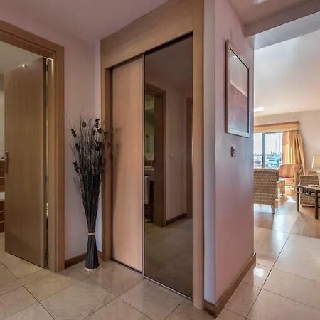 Daire Luxury Apartment, Marina, & Pool *