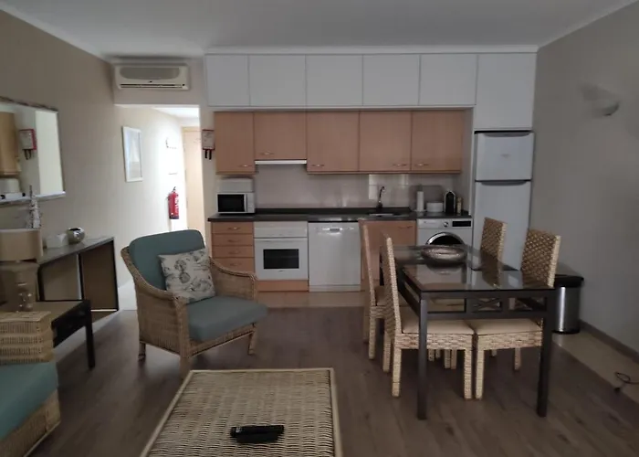 アパート Luxury Apartment, Marina, & Pool *