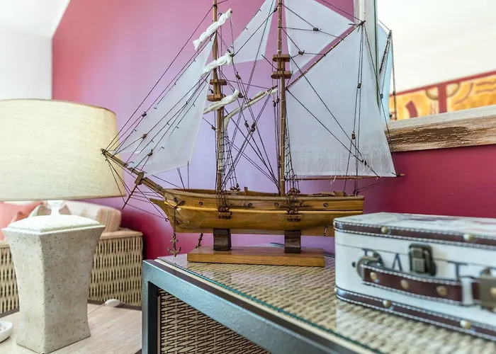 Luxury Apartment, Marina, & Pool * ポルティマン