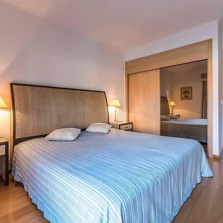 Luxury Apartment, Marina, & Pool Appartement