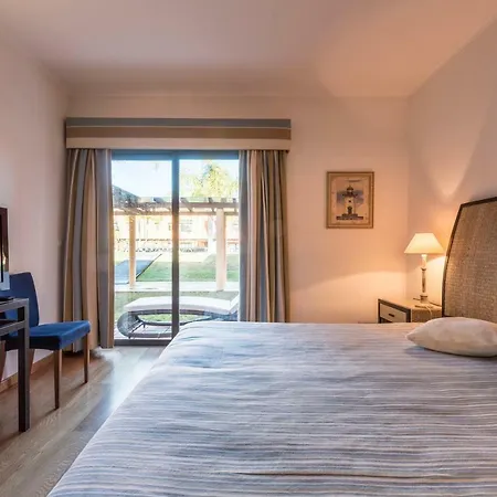 Luxury Apartment, Marina, & Pool Apartament