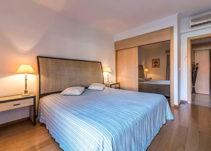 Luxury Apartment, Marina, & Pool Appartement