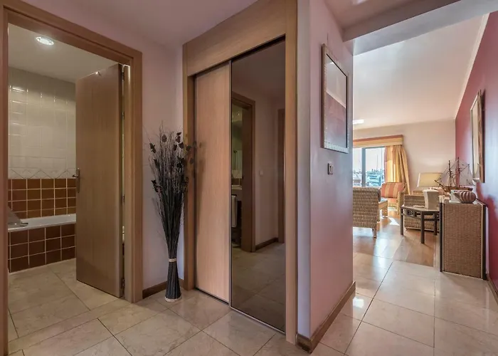 Appartement Luxury Apartment, Marina, & Pool *